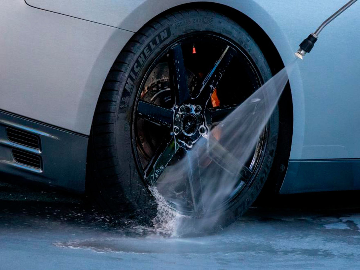 Hot Rims Black Wheel Cleaner, 704 ML - SWEDISHGLOSS